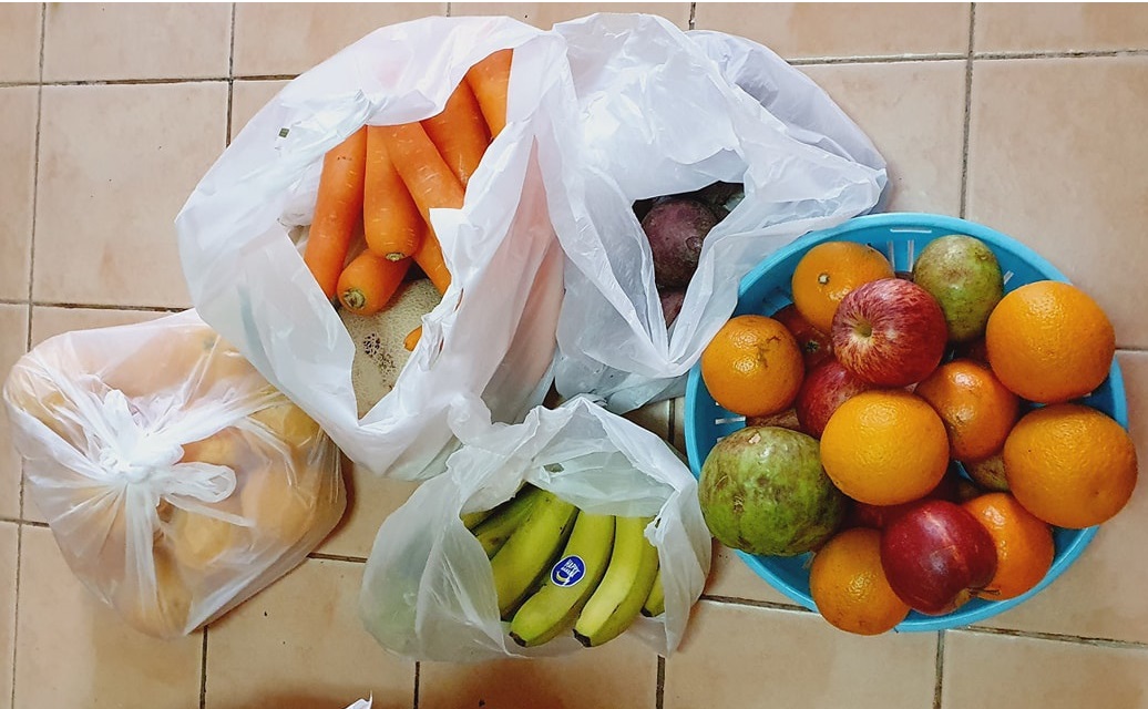 N. cố gắng ăn uống thật nhiều, trong đó ưu tiên ăn thật nhiều trái cây rau củ, thịt gà, thịt bò, thịt heo, sữa, trứng… mặc dù không có vị giác. (Ảnh qua Thanh Niên)