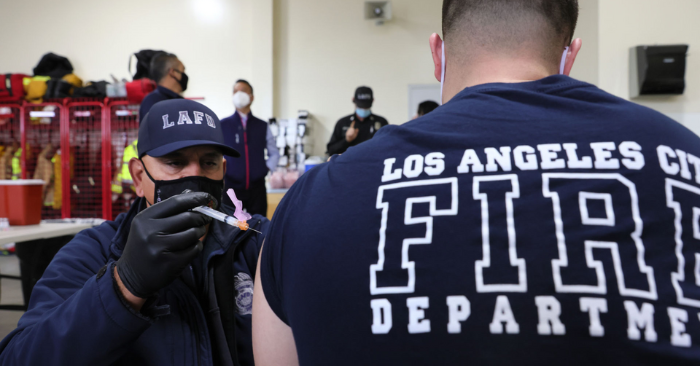 Hiệp hội lính cứu hỏa Los Angeles yêu cầu Thẩm phán đình chỉ lệnh buộc tiêm vaccine